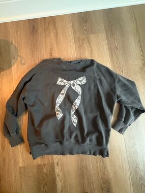 aerie Charcoal Gray Pullover with Floral Bow Print